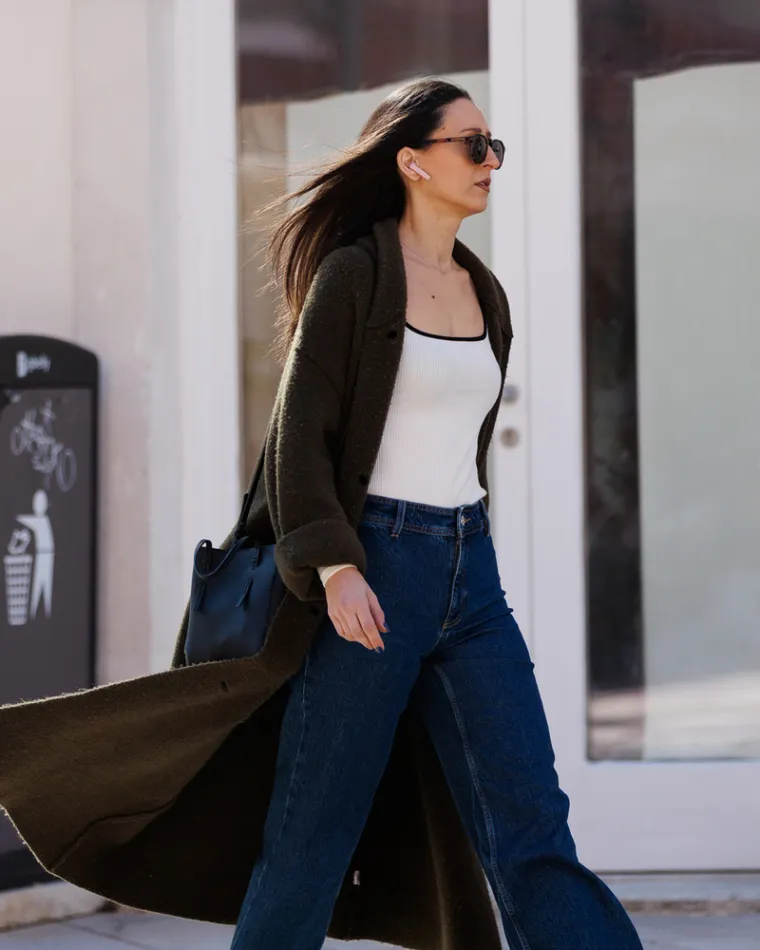 &Scaron;pica gori! Zadranka u leopard haljini istaknula duge noge i privukla poglede