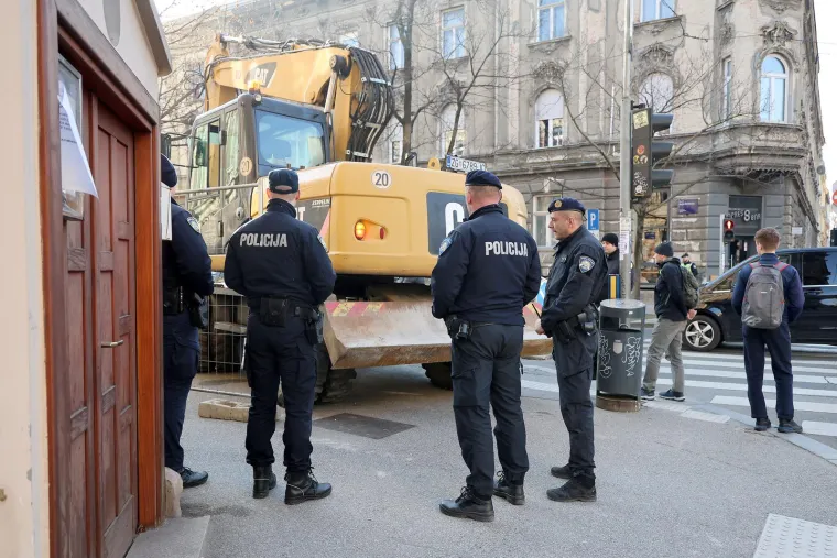 Pobuna u centru Zagreba: Radovi na podzemnim spremnicima pod nadzorom policije