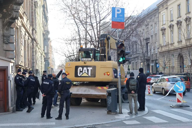 Pobuna u centru Zagreba: Radovi na podzemnim spremnicima pod nadzorom policije
