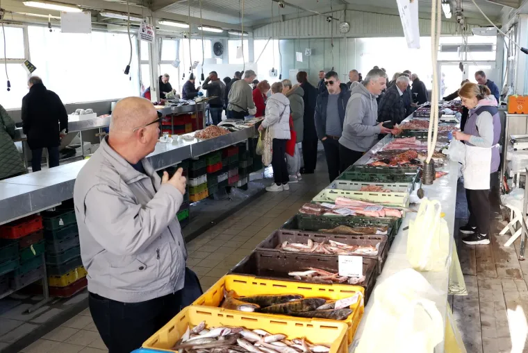 Ponuda je raznovrsna pa ne čudi da su se od jutra stvarale gužve