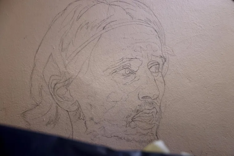 &quot;Najteže je odraditi lice jer je u natprirodnoj veličini, a ulica je uska pa nema puno manevarskog prostora. Ovo je najfrekventnije mjesto u gradu pa ja smetam drugima i drugi smetaju meni. To je izazov&quot;, rekao je umjetnik Radman