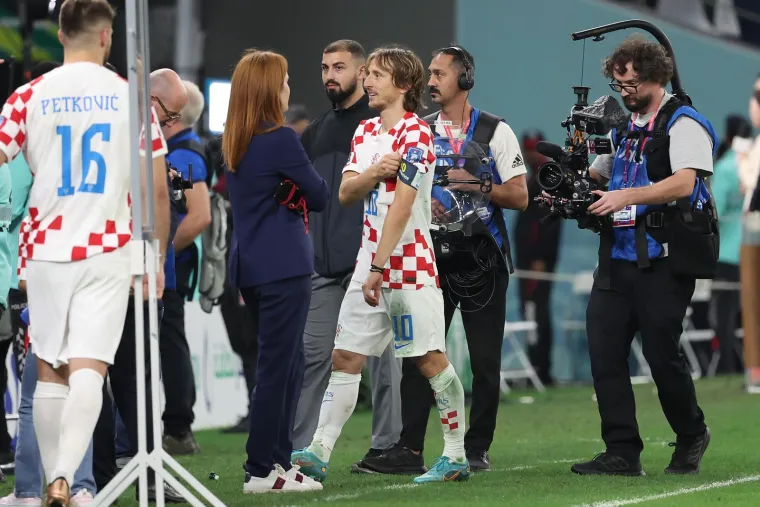 Modrić nakon utakmice s Brazilom u dresu u kojem će biti prikazan na muralu.
