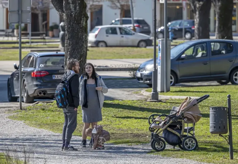 Prolaznici ostali bez daha: Misteriozne dame osvojile Karlovčane