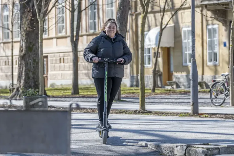 Prolaznici ostali bez daha: Misteriozne dame osvojile Karlovčane