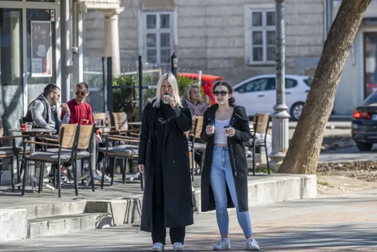 Prolaznici ostali bez daha: Misteriozne dame osvojile Karlovčane