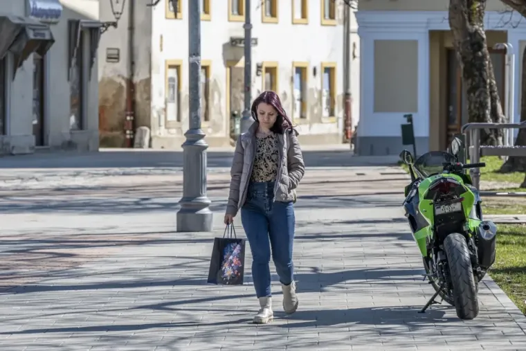 Prolaznici ostali bez daha: Misteriozne dame osvojile Karlovčane