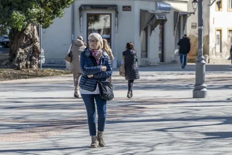 Prolaznici ostali bez daha: Misteriozne dame osvojile Karlovčane