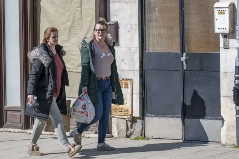 Prolaznici ostali bez daha: Misteriozne dame osvojile Karlovčane