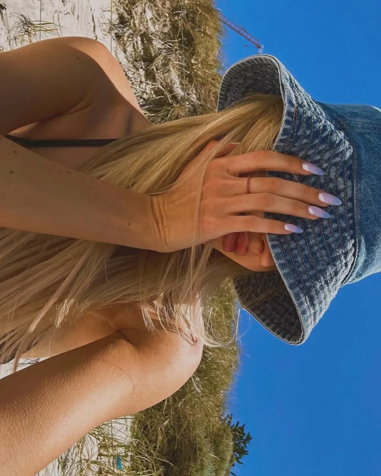 &quot;Morala sam trčati i vrištati za pomoć sigurnosti ispred jednog hotela“, napisala je Ridl na svom Instagram profilu i dodala: