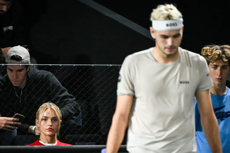 Osim što redovito prati njegovu karijeru, Morgan je i aktivna na društvenim mrežama, gdje dijeli svoj život, putovanja, ali i modne i lifestyle sadržaje.