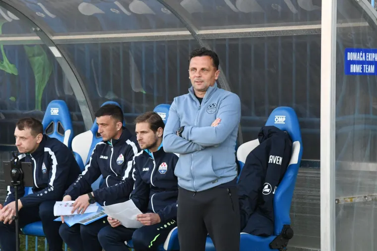 Prije njegovog dolaska, Slaven je bio zakovan za dno tablice, a sada se bori za 4. mjestu u HNL te se plasirao u polufinale kupa.