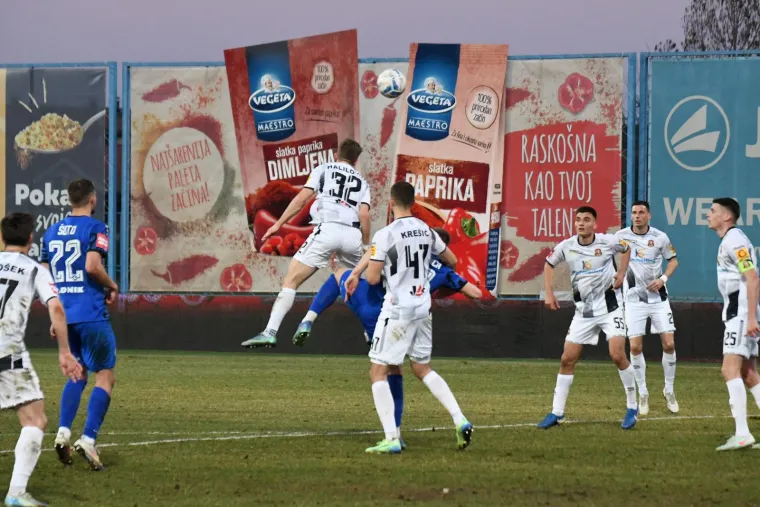 I kada Slaven Belupo nije realizirao niti jednu od spomenutih prilika, uslijedila je kazna na drugoj strani. Ru&scaron;enje Ercega je okarakterizirano kao prekr&scaron;aj za jedanaesterac, a miran i precizan je s bijele točke u 62. minuti bio Majstorović.