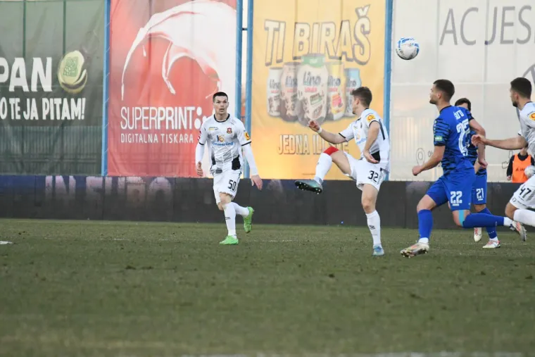 Odmah nakon vodstva domaćina uslijedile su nove dobre prilike na obje strane. Prvo su gostima prijetili &Scaron;akota i Nestorovski, dok je u 113. minuti domaći golman Čović obranio udarac Kolara. Sve je zaključeno u 118. minuti kada je Dolček povećao rezultat na 3-1 i potvrdio prolaz Slaven Belupa.