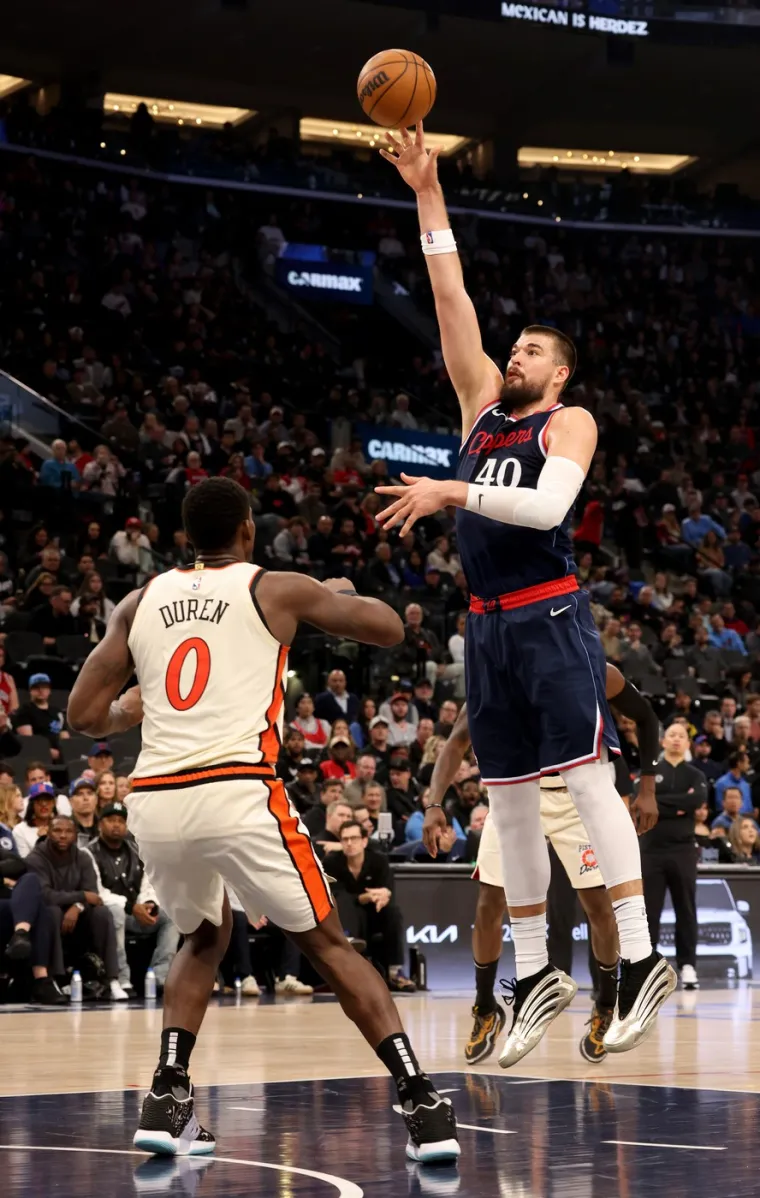 Zubac je hit! Ovakvu publiku nemaju ni Dončić ni Jokić: Nećete vjerovati tko gleda Hrvata dok re&scaron;eta Pistonse