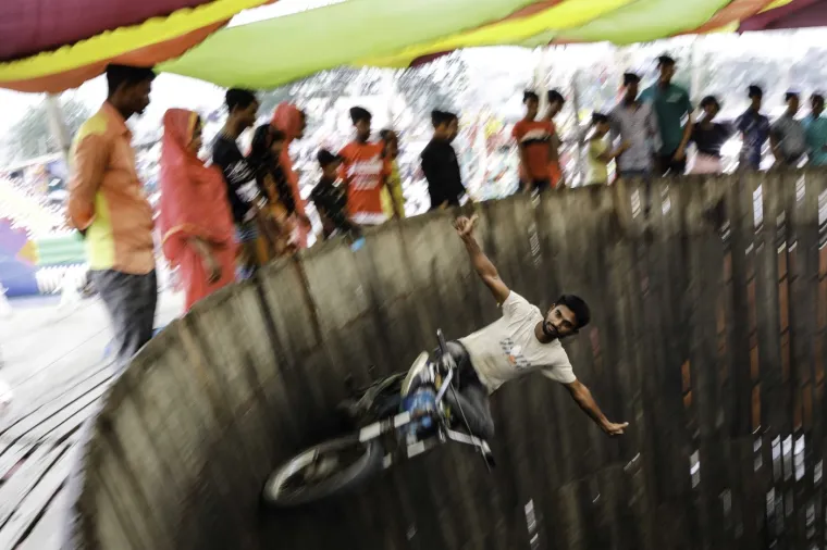 Zid smrti privlači tisuće vozača: Opasna tradicija prestižni je simbol neustra&scaron;ivosti