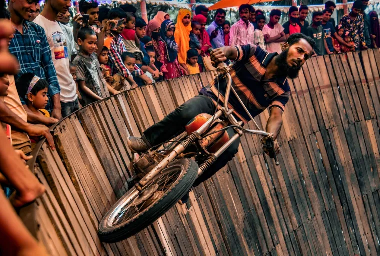 Zid smrti privlači tisuće vozača: Opasna tradicija prestižni je simbol neustra&scaron;ivosti