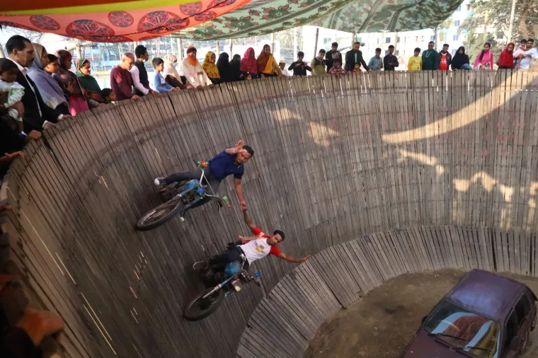 Zid smrti privlači tisuće vozača: Opasna tradicija prestižni je simbol neustra&scaron;ivosti