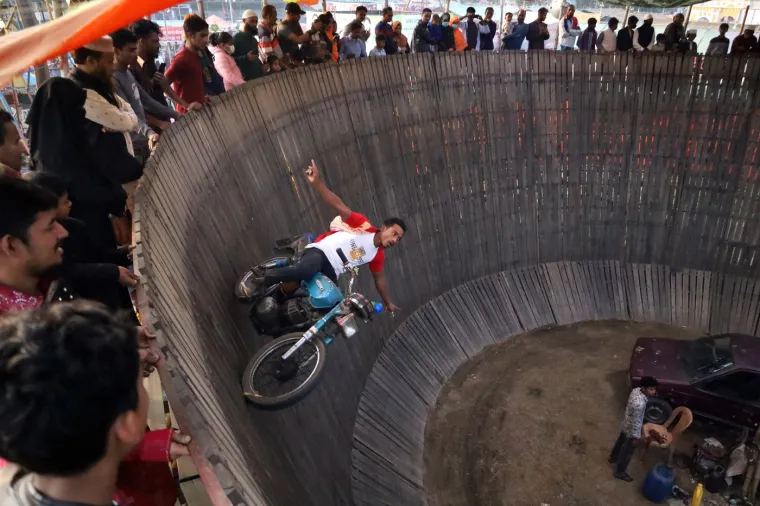 Zid smrti privlači tisuće vozača: Opasna tradicija prestižni je simbol neustra&scaron;ivosti