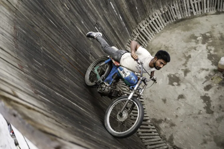 Zid smrti privlači tisuće vozača: Opasna tradicija prestižni je simbol neustra&scaron;ivosti