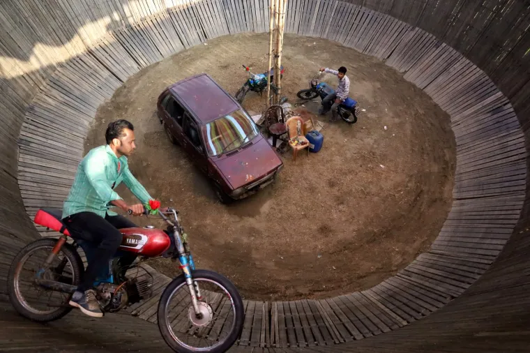 Zid smrti privlači tisuće vozača: Opasna tradicija prestižni je simbol neustra&scaron;ivosti