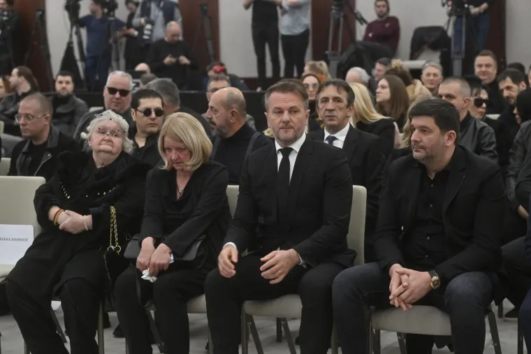 Srpska estrada zavijena u crno, brojne zvijezde opraštaju se od Saše Popovića