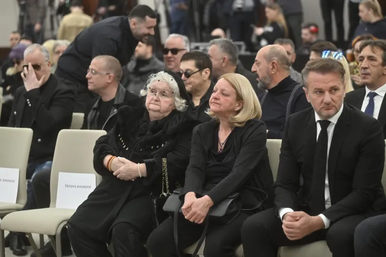 Srpska estrada zavijena u crno, brojne zvijezde opraštaju se od Saše Popovića