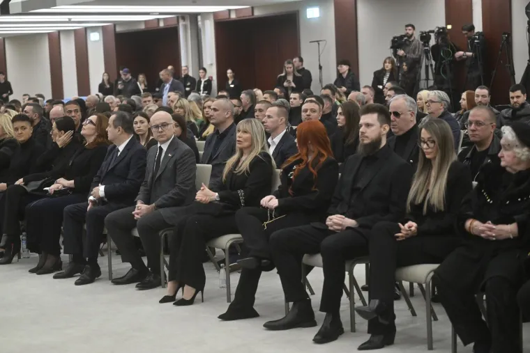 Srpska estrada zavijena u crno, brojne zvijezde opraštaju se od Saše Popovića