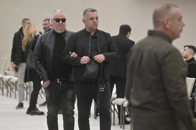 Srpska estrada zavijena u crno, brojne zvijezde opra&scaron;taju se od Sa&scaron;e Popovića