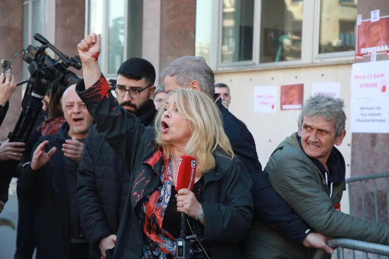 Opća makljaža u Beogradu! Izbila masovna tučnjava prosvjednika i osiguranja. Pogledajte fotografije