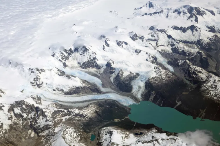 17. Ledeno polje Sjeverne Patagonije, Čile: Smješten unutar granica Nacionalnog parka Laguna San Rafael, ovaj netaknuti dio Čilea obuhvaća ledeno polje Sjeverne Patagonije, s površinom od 4200 kilometara kvadratnih. I dalje je jedno od najizoliranijih područja na svijetu. Njegov opstanak ovisi o visini 1100 do 1500 m, povoljnim uvjetima i hladnoj, vlažnoj oceanskoj klimi.