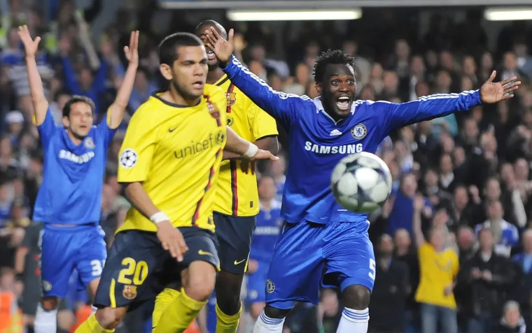 Barcelona je zasluženo bila europski prvak u sezoni 2008./09., ali na utakmici se činilo kao da danski sudac Tom Henning Ovrebo pomaže Kataloncima u polufinalu. Chelseaju je uskratio čak četiri jedanaesterca u uzvratu na Stamford Bridgeu, nakon što je momčad povela ranim golom Michaela Essiena, a i dan danas se to suđenej smatra najsramotnijim u nogometu.