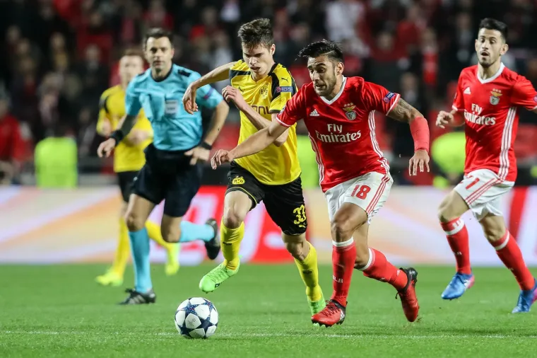 Kostas Mitroglou doveo je Benficu u vodstvo jedinim udarcem momčadi u okvir tri minute nakon početka drugog poluvremena, poslije gužve pred golom, a momčad Thomasa Tuchela nije mogla naći put natrag u utakmicu.