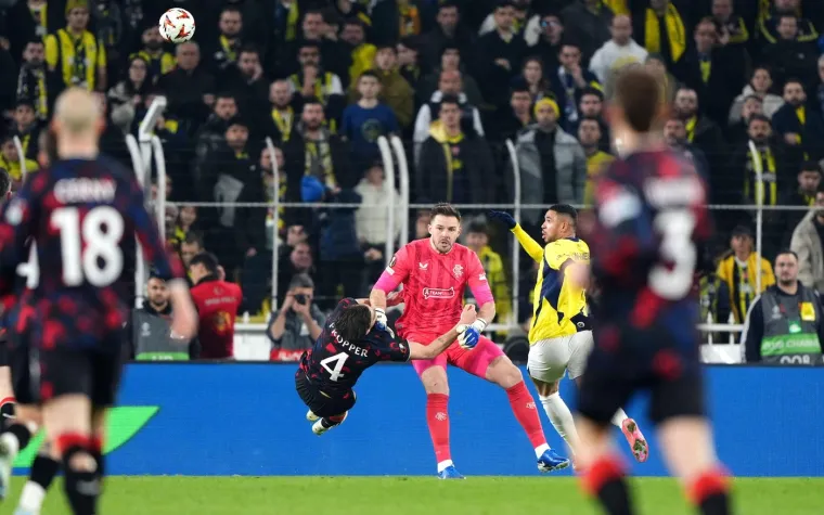 Sudar koji ledi krv u žilama! Džeko je odmah potrčao u pomoć, nastao je potpuni muk na stadionu