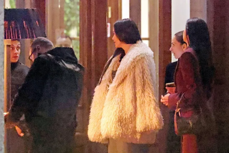 Međutim, prijatelji zvijezde tvrde da on nije pio alkohol te da je oti&scaron;ao 45 minuta kasnije &ndash; dok je ostatak ekipe ostao do 3.45 ujutro.