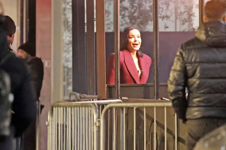 Lokalci su klub opisali kao "mjesto gdje možete naći lijepu i uglađenu ženu", a službena Instagram stranica tog noćnog kluba sadrži rubne slike gotovo golih žena koje piju i ple&scaron;u u klubu. Walkerove dvije družice viđene su zajedno sljedećeg dana, noseći sunčane naočale, ispred luksuznog hotela Portrait s pet zvjezdica u Milanu. 