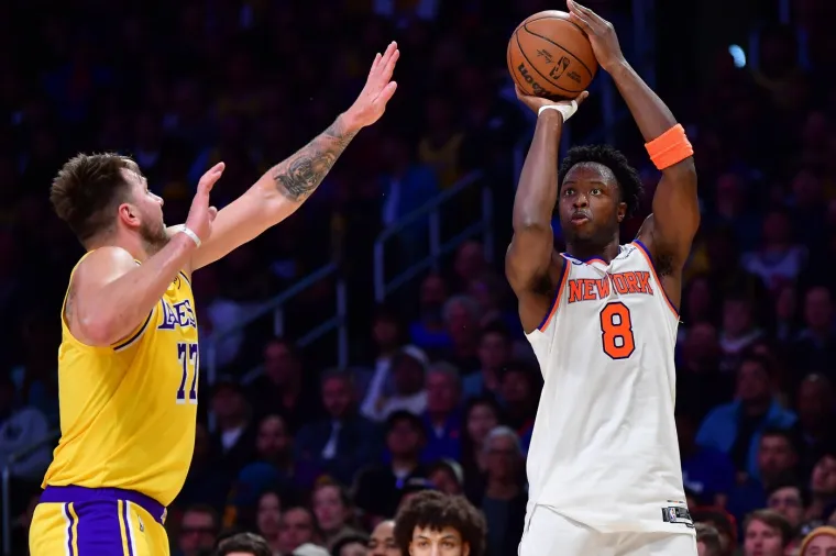 Najefikasniji kod New Yorka bio je Jalen Branson koji je upisao double-double s 39 poena i 10 asistencija, dok je Karl-Anthony Towns imao 12 poena i 14 skokova. Lakersi su drugi na ljestvici Zapadne konferencije s omjerom 40-21, dok je New York treći na Istoku s 40 pobjeda i 22 poraza.
