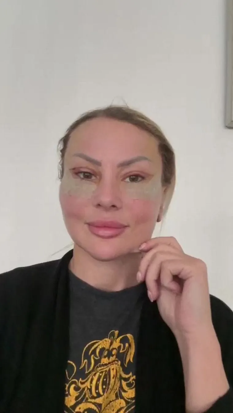 Također, ako želite sakriti znakove starenja na vratu, često no&scaron;enjem dolčevita ili &scaron;alova, ili smatrate da vas lice čini starijima nego &scaron;to se osjećate, ovo može biti pravo rje&scaron;enje.