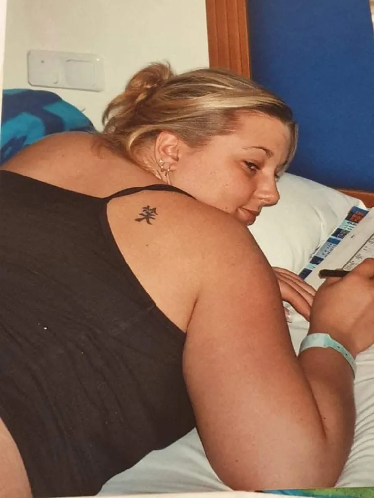 Lifting srednjeg dijela lica fokusira se na podizanje obraza i ublažavanje nazolabijalnih bora. Rezovi su obično manji i mogu biti smje&scaron;teni unutar donjih kapaka ili unutar usta.