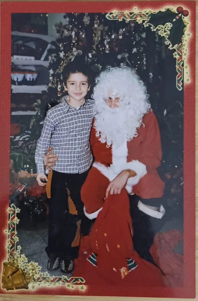 Odrastao je uz starijeg brata i dvije mlađe sestre, te je puno puta istaknuo koliko mu znači vlastita obitelj.
