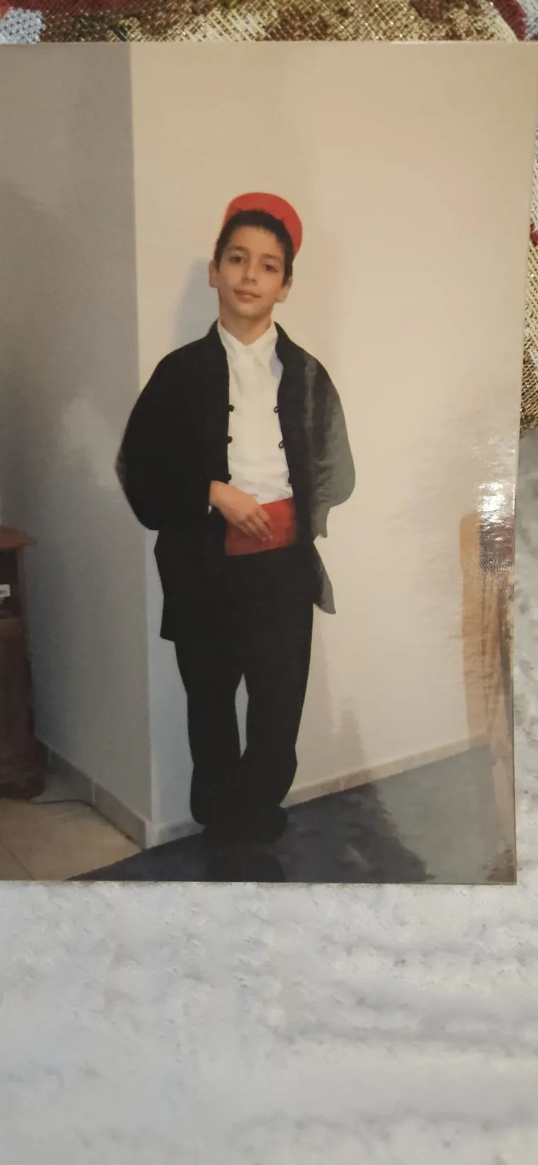 U slobodno vrijeme voli kuhati i često priprema jela za obitelj i prijatelje, poput bolonjeza i ribe na različite načine.