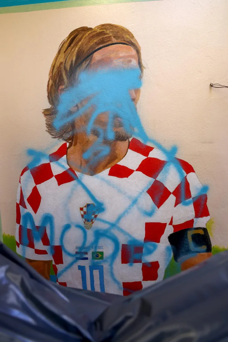Ovakav incident velika je sramota za Hrvatsku. Najveći nogometaš, po mnogima i sportaš ovih prostora svih vremena, nije zaslužio takav tretman. CIjeli svijet divi se Lukinoj veličini i njegovim uspjesima, no ponašanje određenih pojedinaca dovelo je do sramote za cijelu naciju.