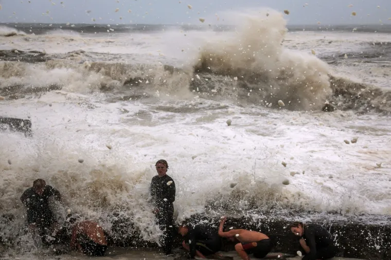 U Queenslandu je 46.000 domova i poslovnih prostora ostalo bez struje, uglavnom na Gold Coastu.