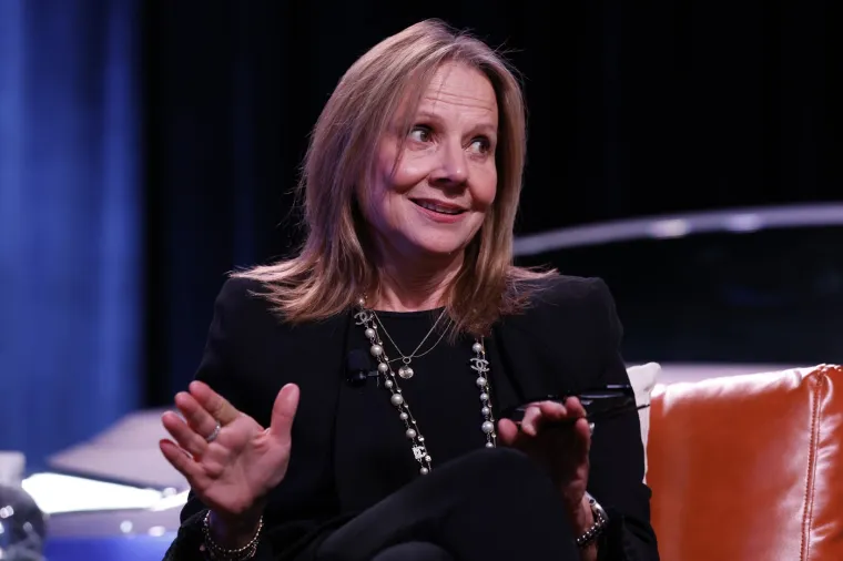 Mary Barra, izvršna direktorica General Motorsa, prva je žena na čelu velikog svjetskog proizvođača automobila. Njezino vodstvo usmjereno je na inovacije, električna vozila i budućnost mobilnosti.