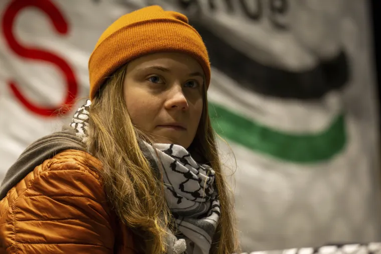 Greta Thunberg, švedska klimatska aktivistica, pokrenula je globalni pokret mladih za borbu protiv klimatskih promjena. Njezin strastveni poziv na akciju inspirirao je milijune ljudi diljem svijeta.