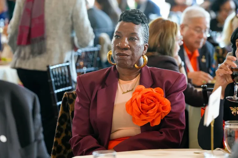 Tarana Burke, osnivačica pokreta #MeToo, pružila je glas žrtvama seksualnog zlostavljanja i uznemiravanja. Njezin rad doveo je do globalne rasprave o seksualnom nasilju i odgovornosti.