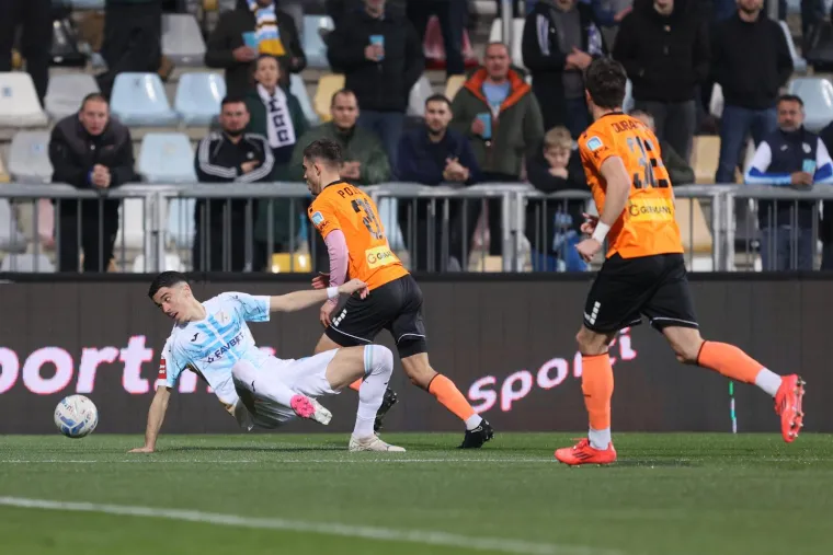 Evo &scaron;to se događalo u HNL utakmici koja nas je sve &scaron;okirala i zbog koje kladioničari pi&scaron;u gluposti