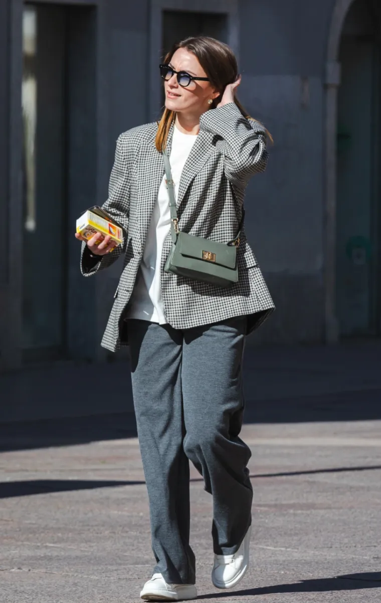 Koliko ljepotica na jednom mjestu: Djevojke zablistale na Korzu - iz ormara izvadile skupocjene torbice