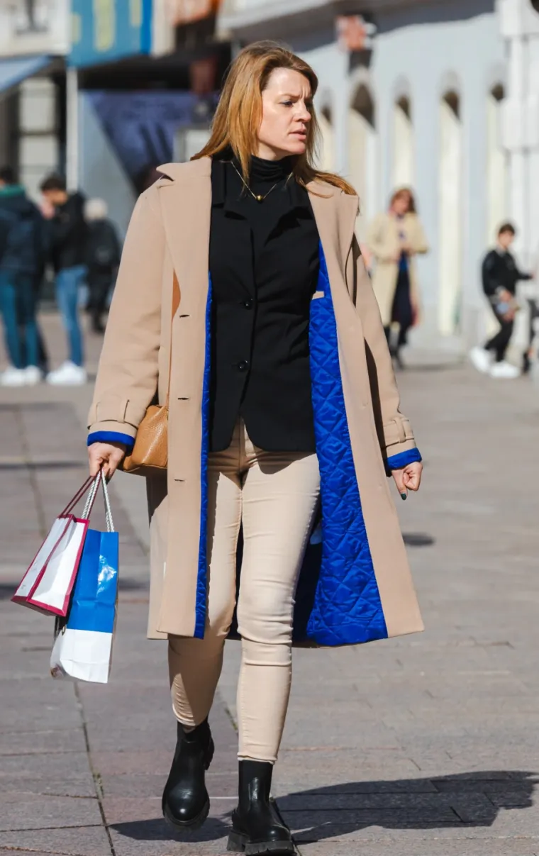 Koliko ljepotica na jednom mjestu: Djevojke zablistale na Korzu - iz ormara izvadile skupocjene torbice