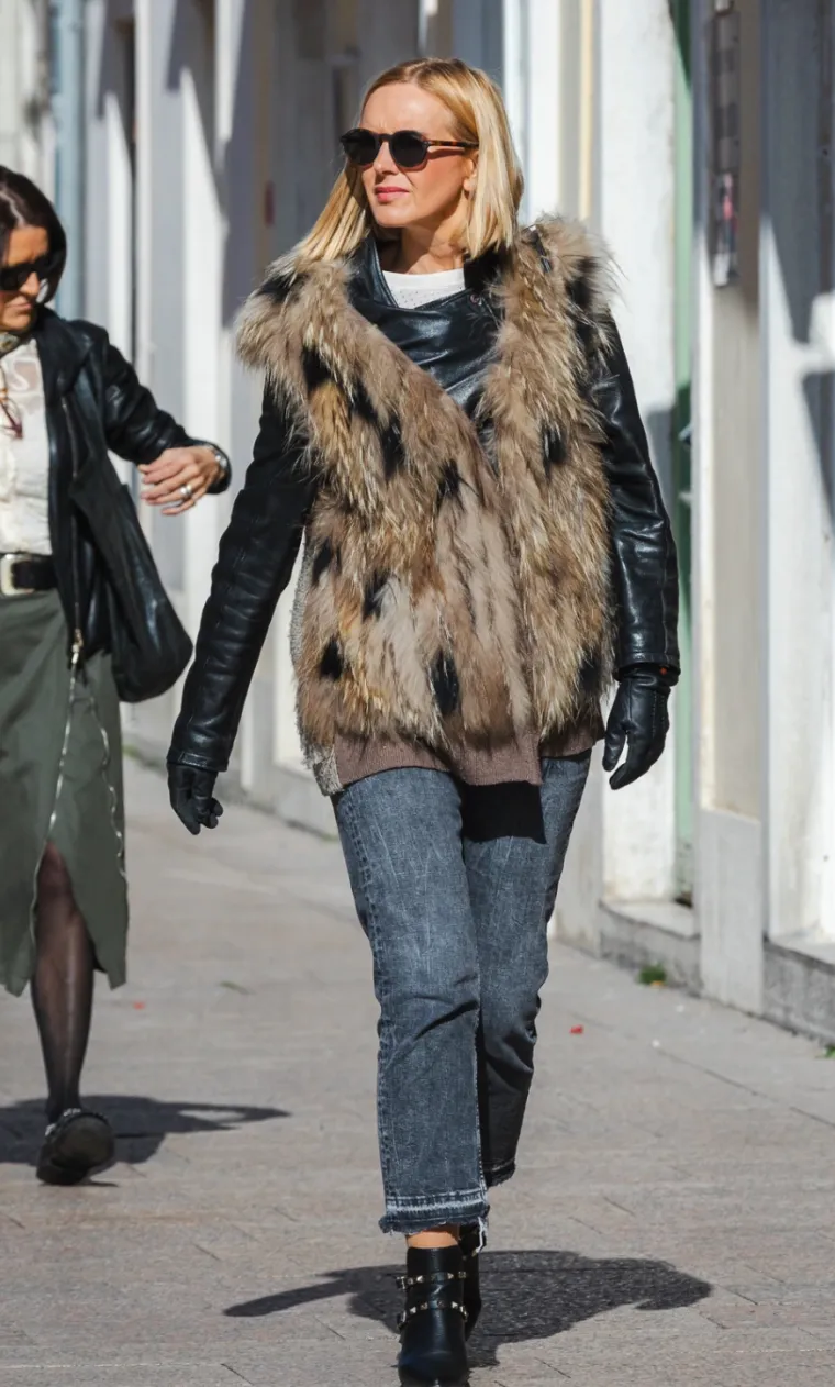 Koliko ljepotica na jednom mjestu: Djevojke zablistale na Korzu - iz ormara izvadile skupocjene torbice