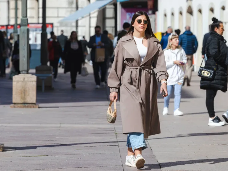 Koliko ljepotica na jednom mjestu: Djevojke zablistale na Korzu - iz ormara izvadile skupocjene torbice